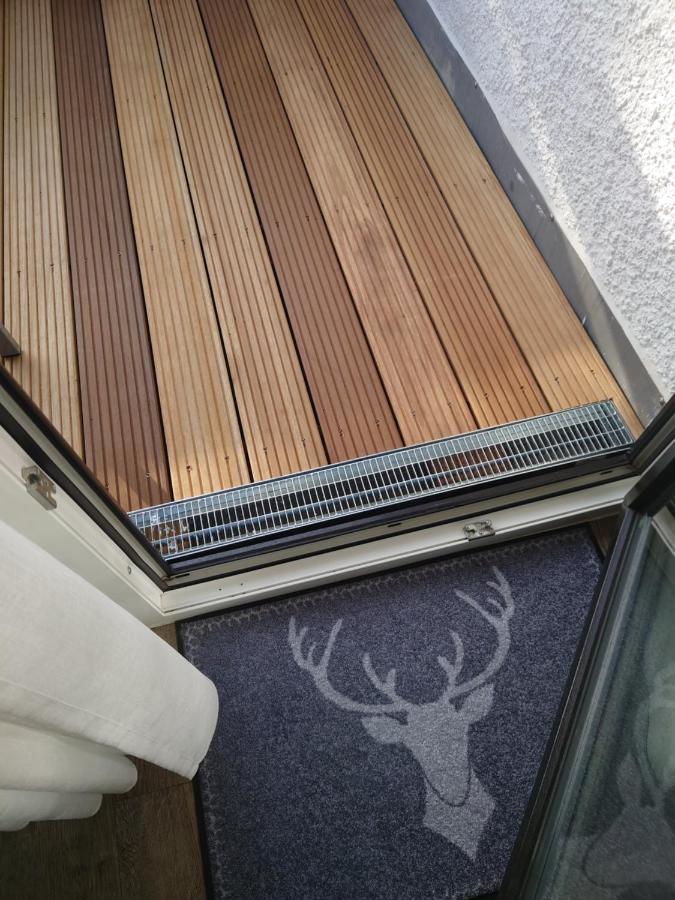 Vip Deluxe 107Qm Auf Zwei Etagen 1 Dopplezimmer Eg 1 Doppelzimmer Auf Der Galerie Sowie 2 Badezimmer Und Komplette Kueche Mit Mikrowelle Und Backofen Ideal Fuer 1 Bis 6 Gaeste Direkter Blick Auf Garten Und Bergblick Alles Nur Nicht 0815 Apartman Schliersee Kültér fotó