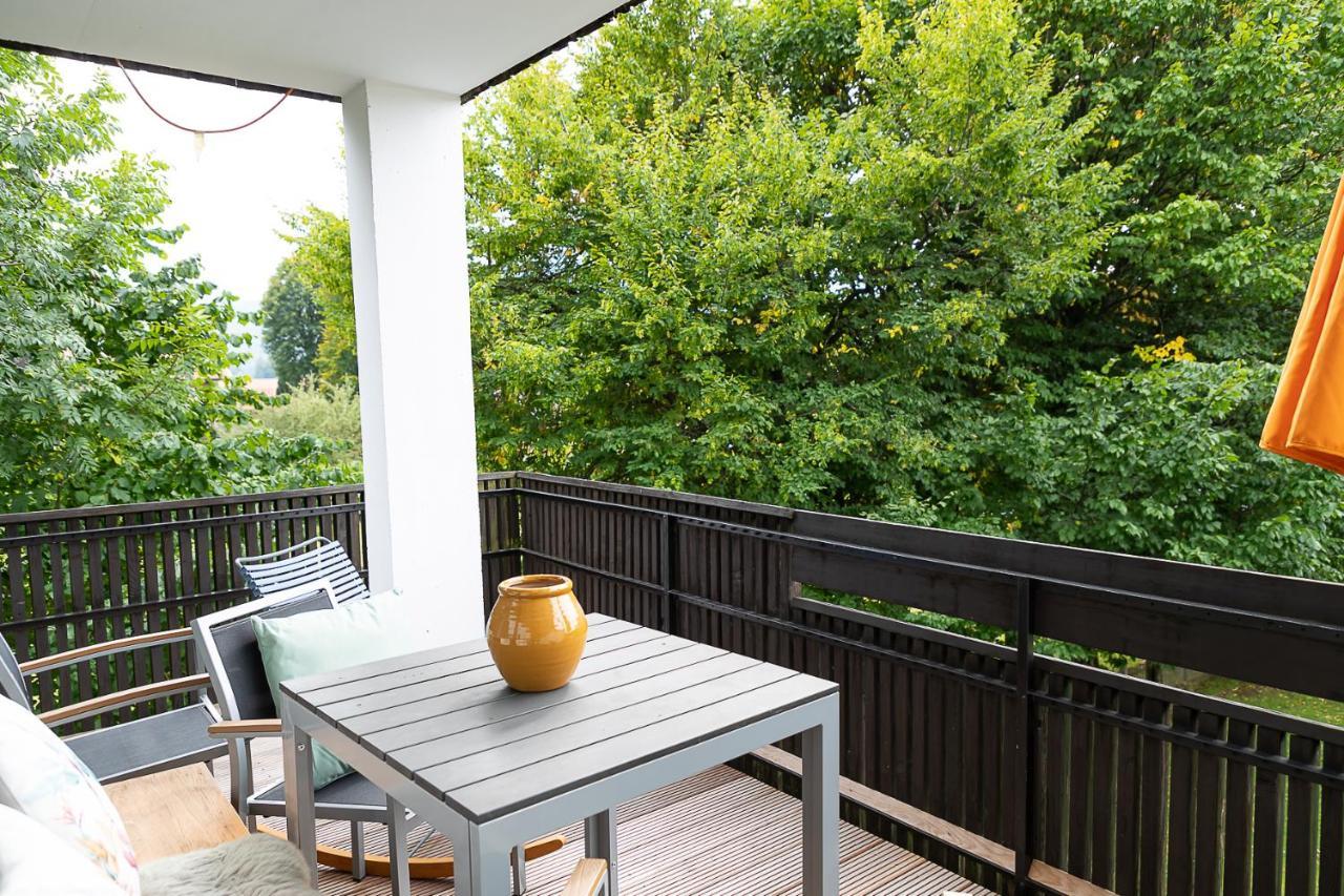 Vip Deluxe 107Qm Auf Zwei Etagen 1 Dopplezimmer Eg 1 Doppelzimmer Auf Der Galerie Sowie 2 Badezimmer Und Komplette Kueche Mit Mikrowelle Und Backofen Ideal Fuer 1 Bis 6 Gaeste Direkter Blick Auf Garten Und Bergblick Alles Nur Nicht 0815 Apartman Schliersee Kültér fotó