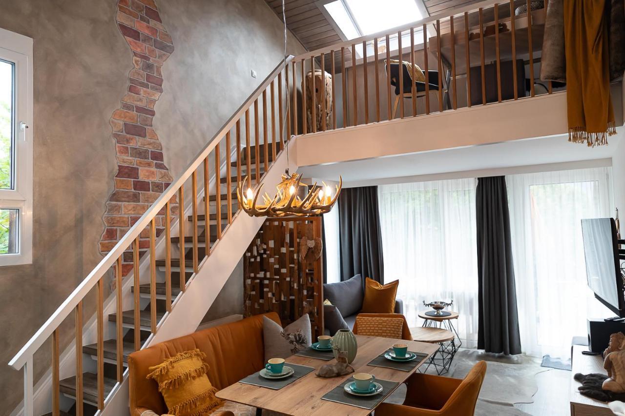 Vip Deluxe 107Qm Auf Zwei Etagen 1 Dopplezimmer Eg 1 Doppelzimmer Auf Der Galerie Sowie 2 Badezimmer Und Komplette Kueche Mit Mikrowelle Und Backofen Ideal Fuer 1 Bis 6 Gaeste Direkter Blick Auf Garten Und Bergblick Alles Nur Nicht 0815 Apartman Schliersee Kültér fotó
